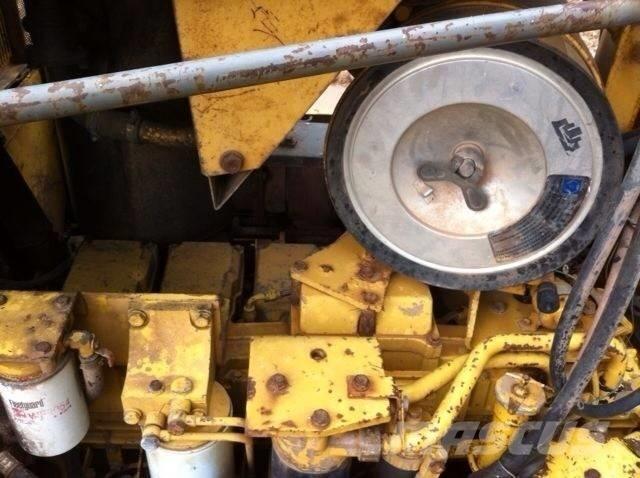 Komatsu d155a-2 Buldožeri guseničari