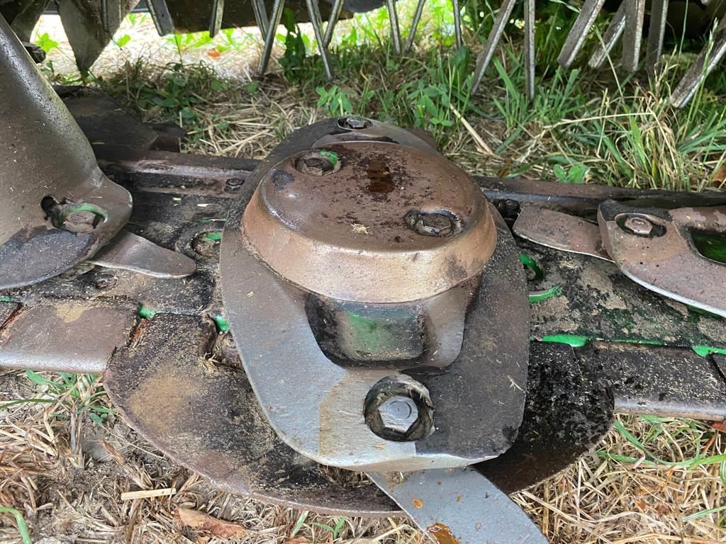 John Deere 131 Kosilice sa postoljem za vuču