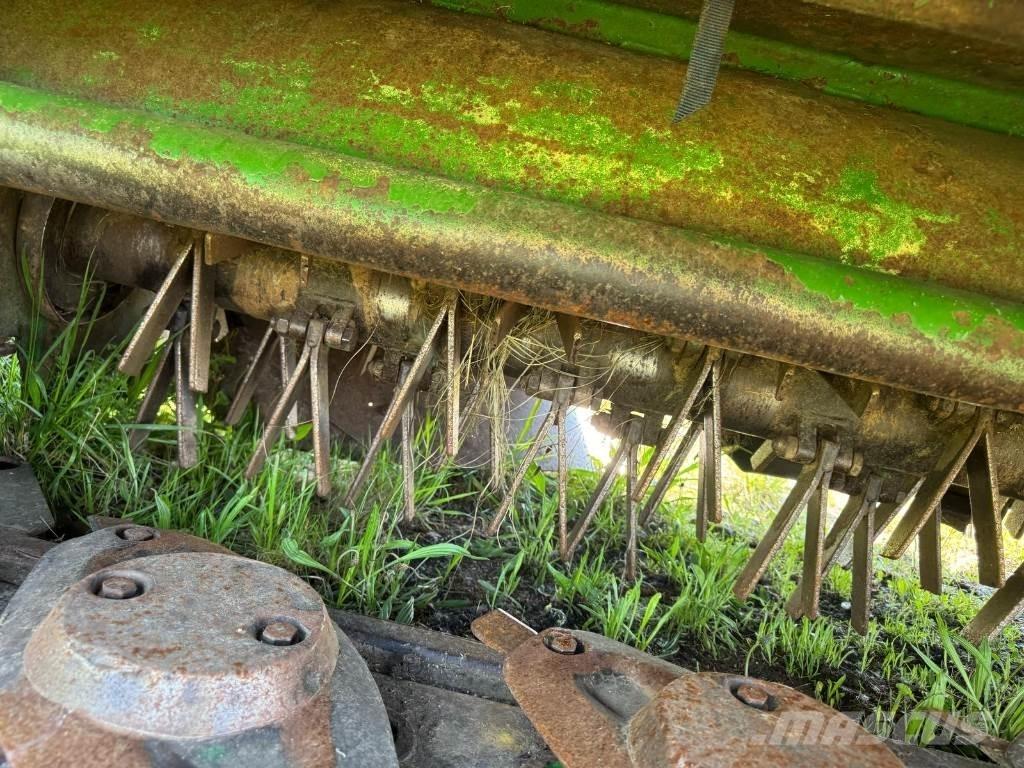 John Deere 131 Kosilice sa postoljem za vuču