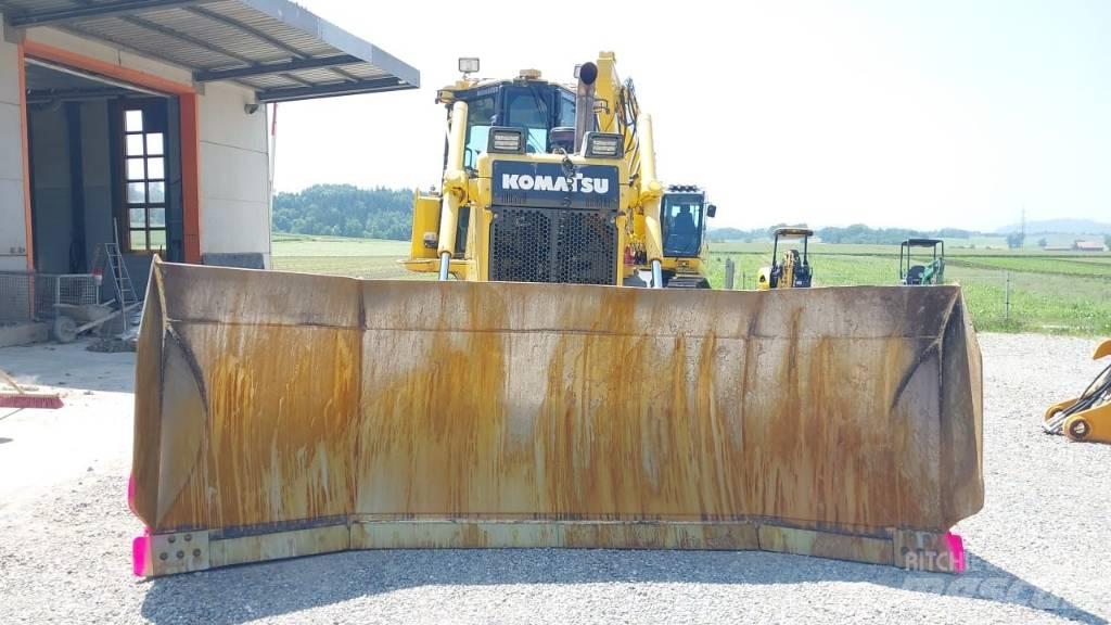 Komatsu D 65 PX-18 Buldožeri guseničari