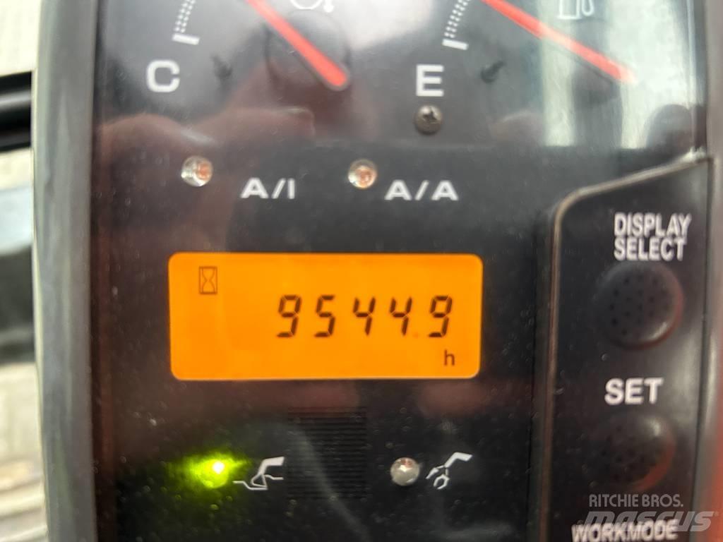 Hitachi ZX 135 US Bageri guseničari