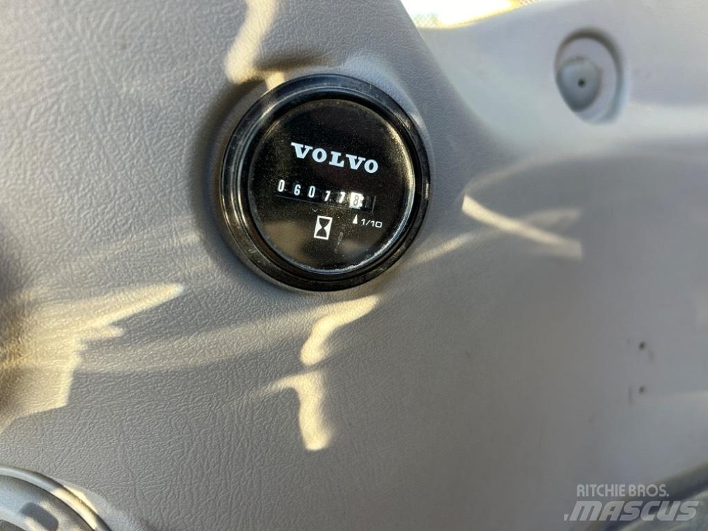 Volvo EC 220 DL Bageri guseničari