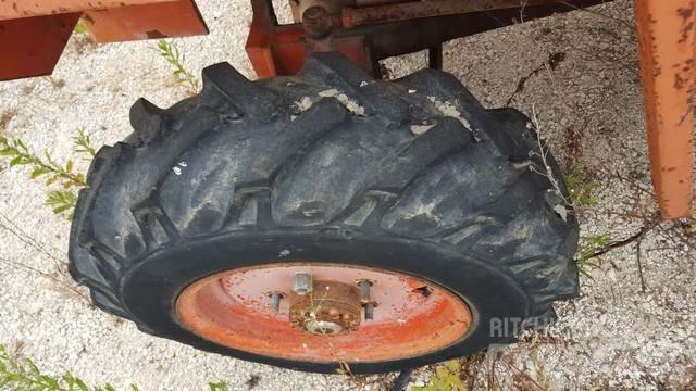  Pneus 7.50-16 Gume, točkovi i felne