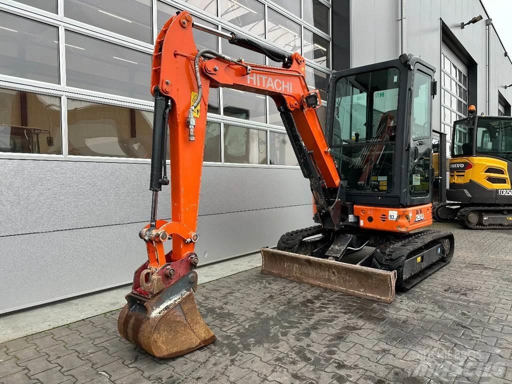 Hitachi ZX26U-6 CR Mini bageri < 7t
