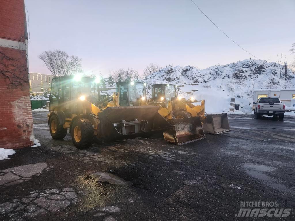 CAT 908m Utovarivači na točkove