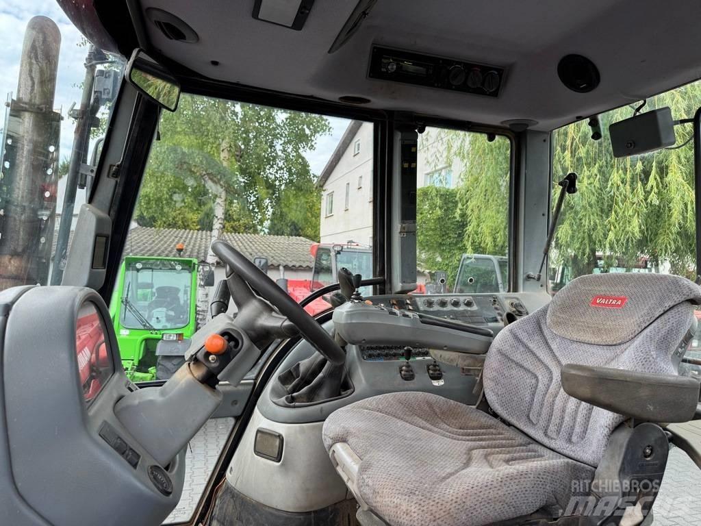 Valtra T160 HiTECH Traktori