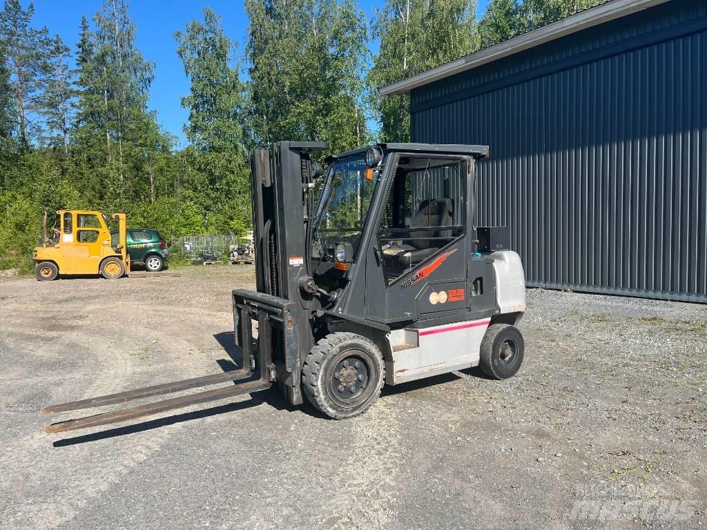 Nissan FGD02A320 Dizelski viljuškari