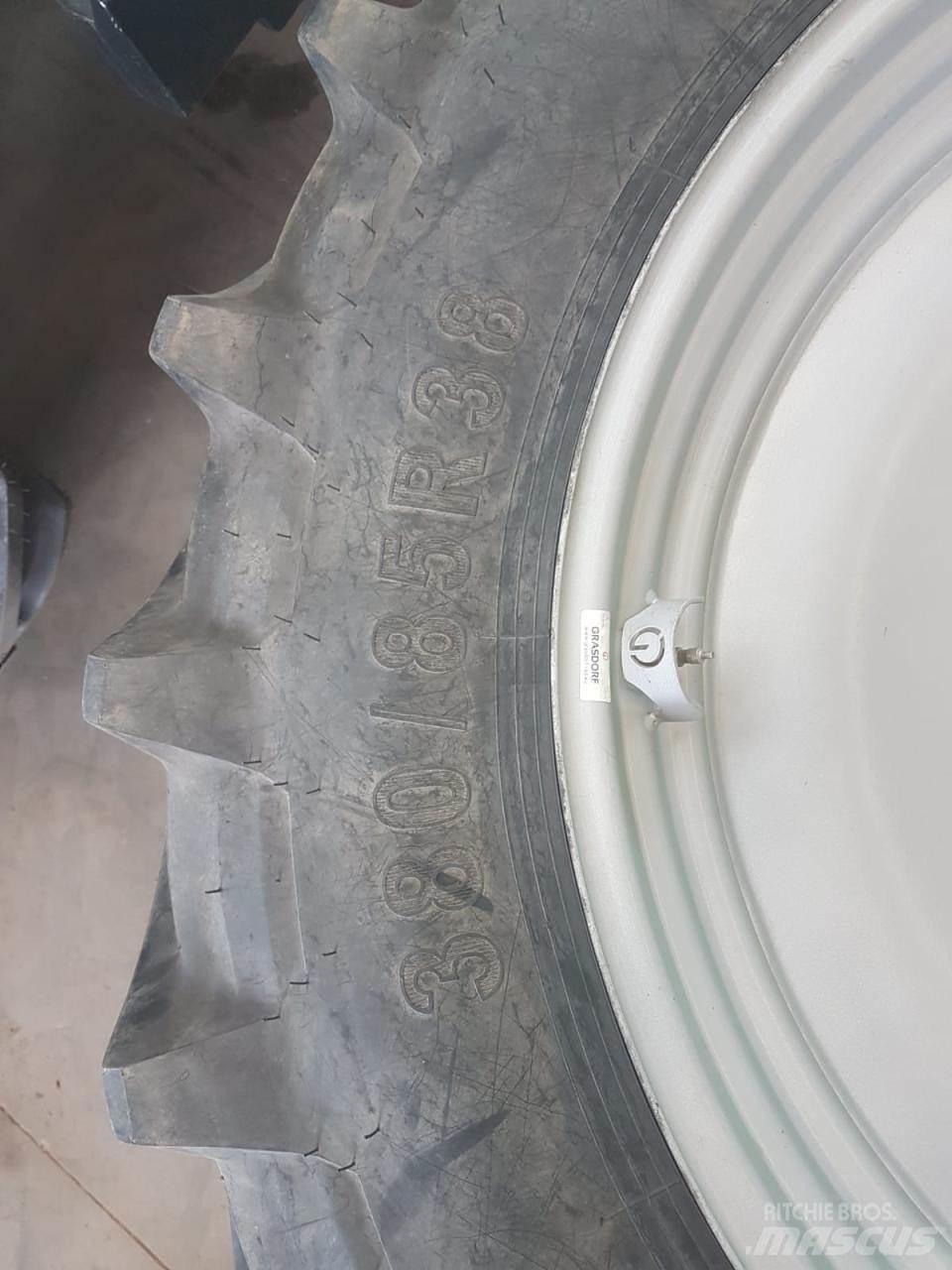 Petlas 380/85R38 Gume, točkovi i felne