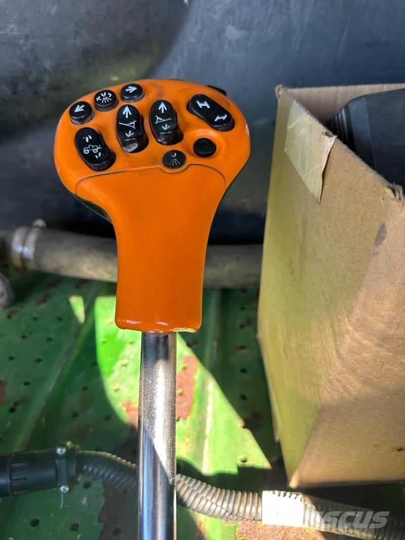 John Deere R952 i Vučene prskalice