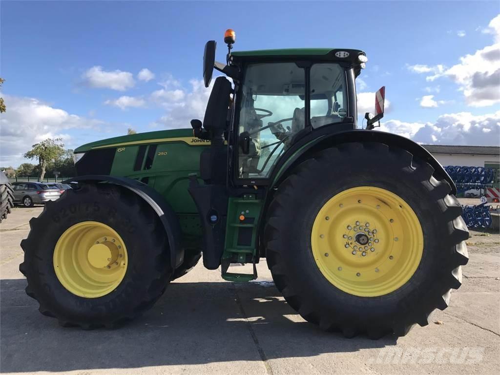 John Deere 6R 250 Traktori