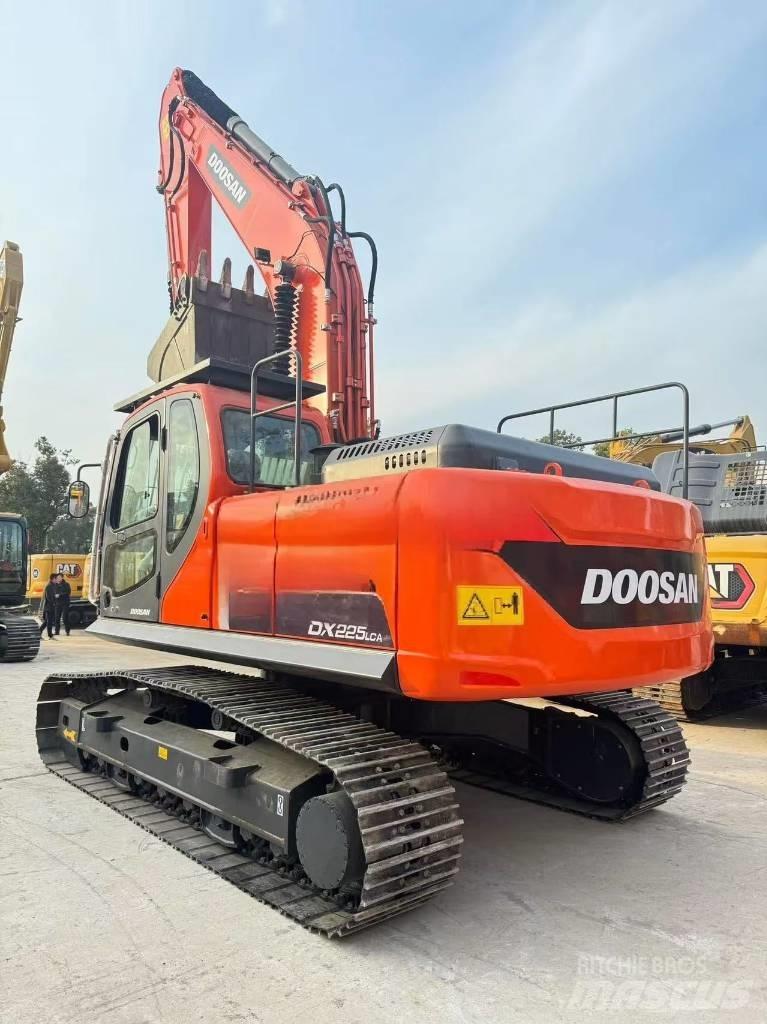 Doosan DX 225 LCA Midi bageri 7t – 12t