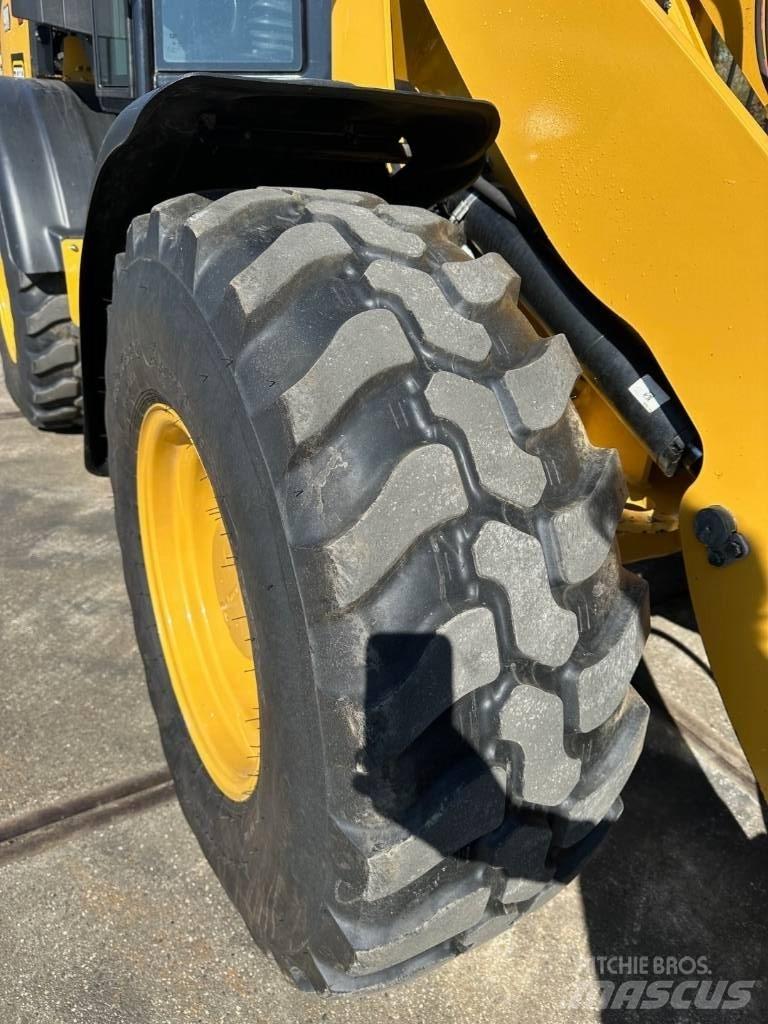 CAT 908 Utovarivači na točkove