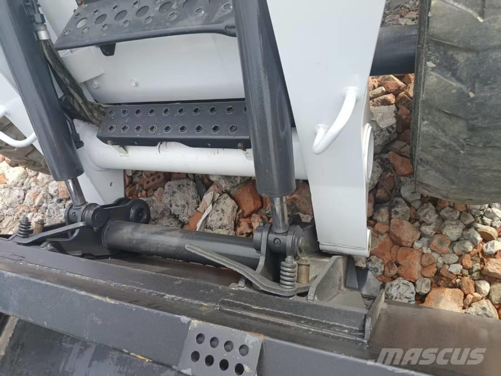 Bobcat S 220 Skid steer mini utovarivači