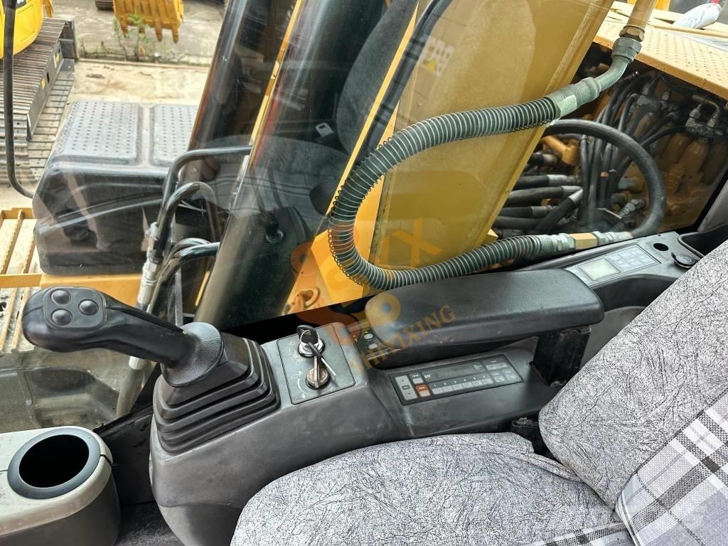 CAT 3152D Bageri guseničari