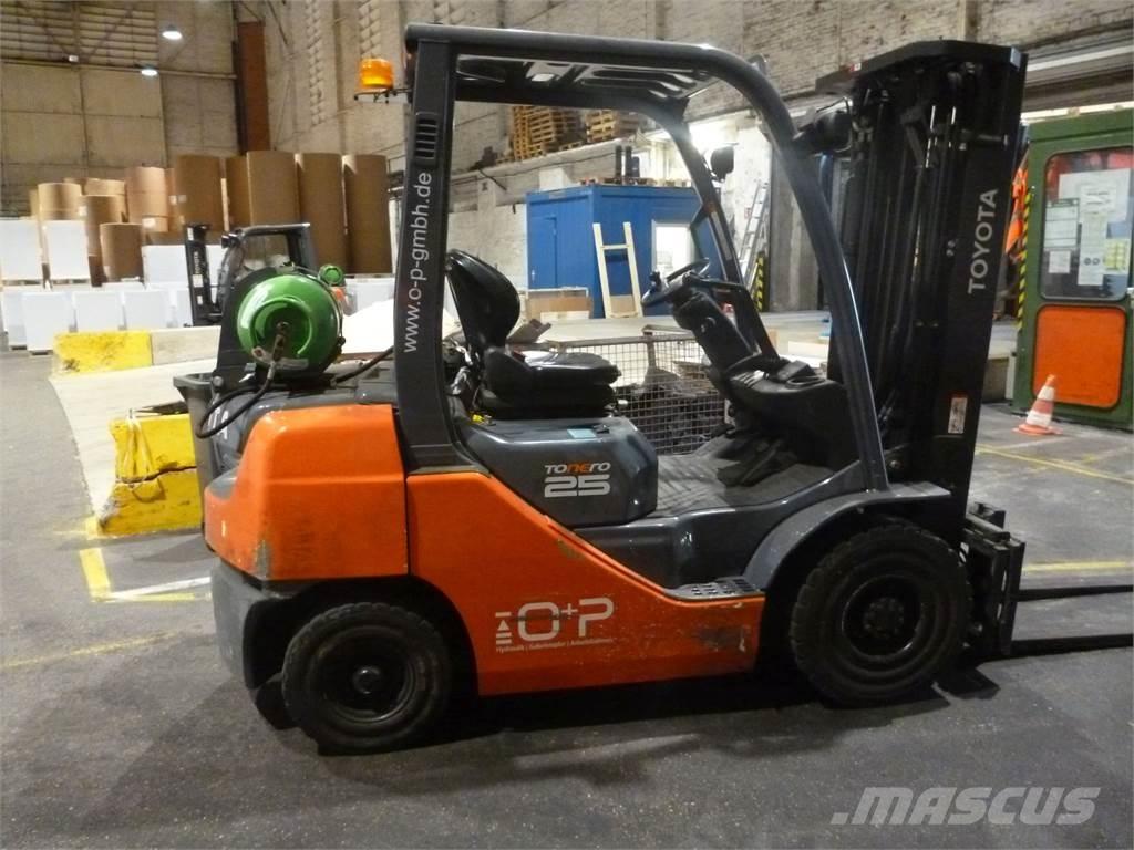 Toyota 02-8FGF25 Plinski viljuškari