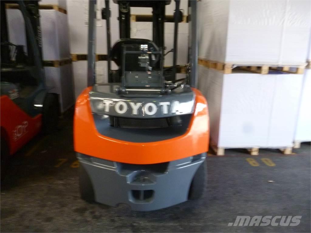 Toyota 02-8FGF25 Plinski viljuškari