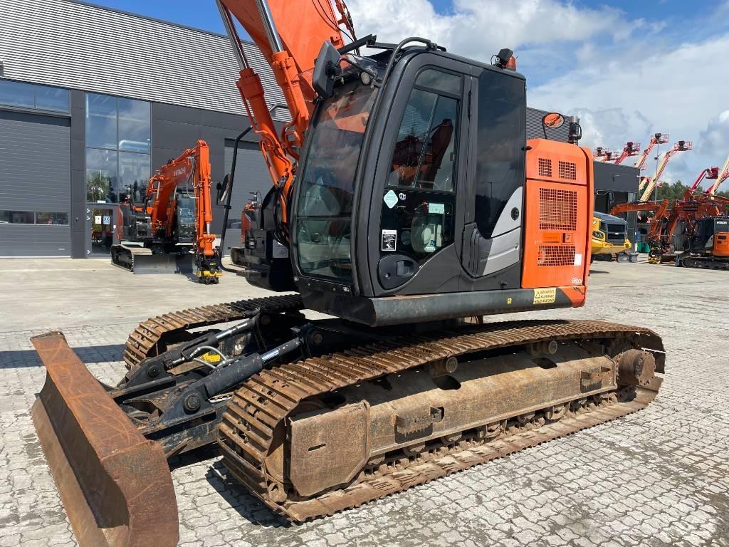 Hitachi ZX225USLC-5 Bageri guseničari