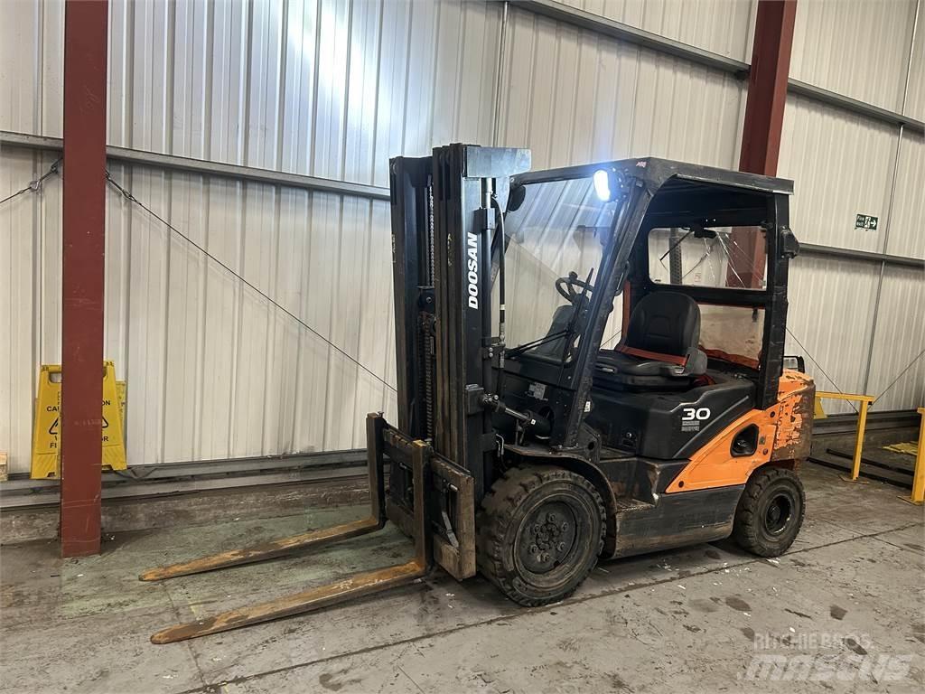 Doosan D30S-5 Dizelski viljuškari