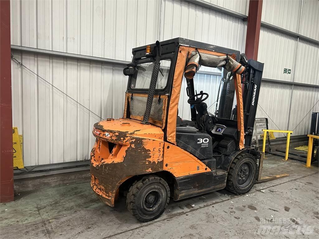 Doosan D30S-5 Dizelski viljuškari
