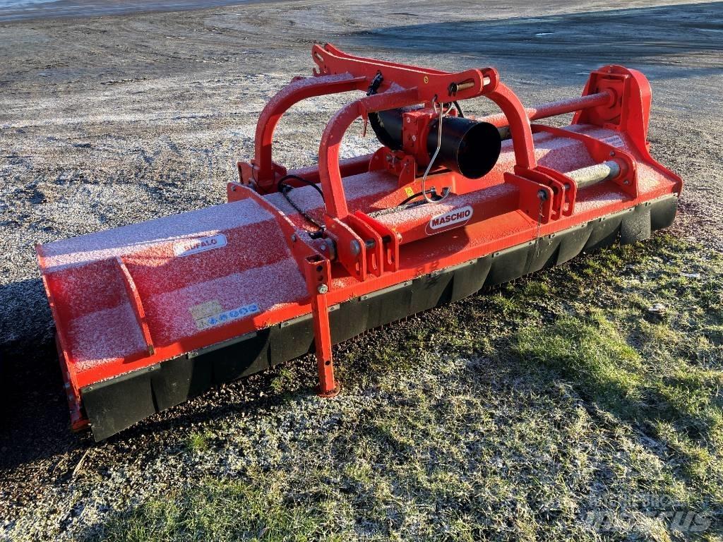 Maschio bufalo 300 Kosilice za livade