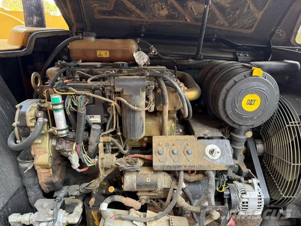 CAT TH 330 B Teleskopski viljuškari