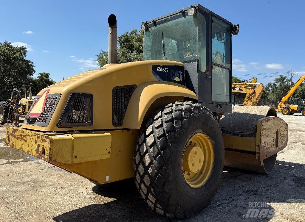 CAT CS 663 E Nabijači zemlje