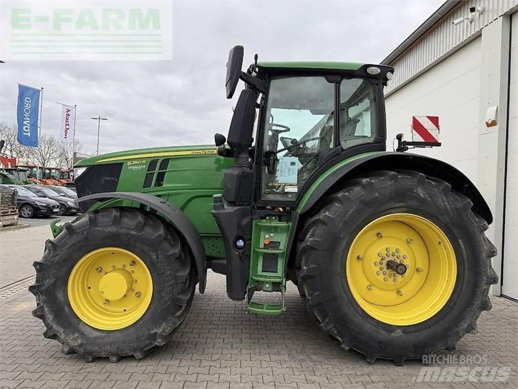 John Deere 6250 r Traktori