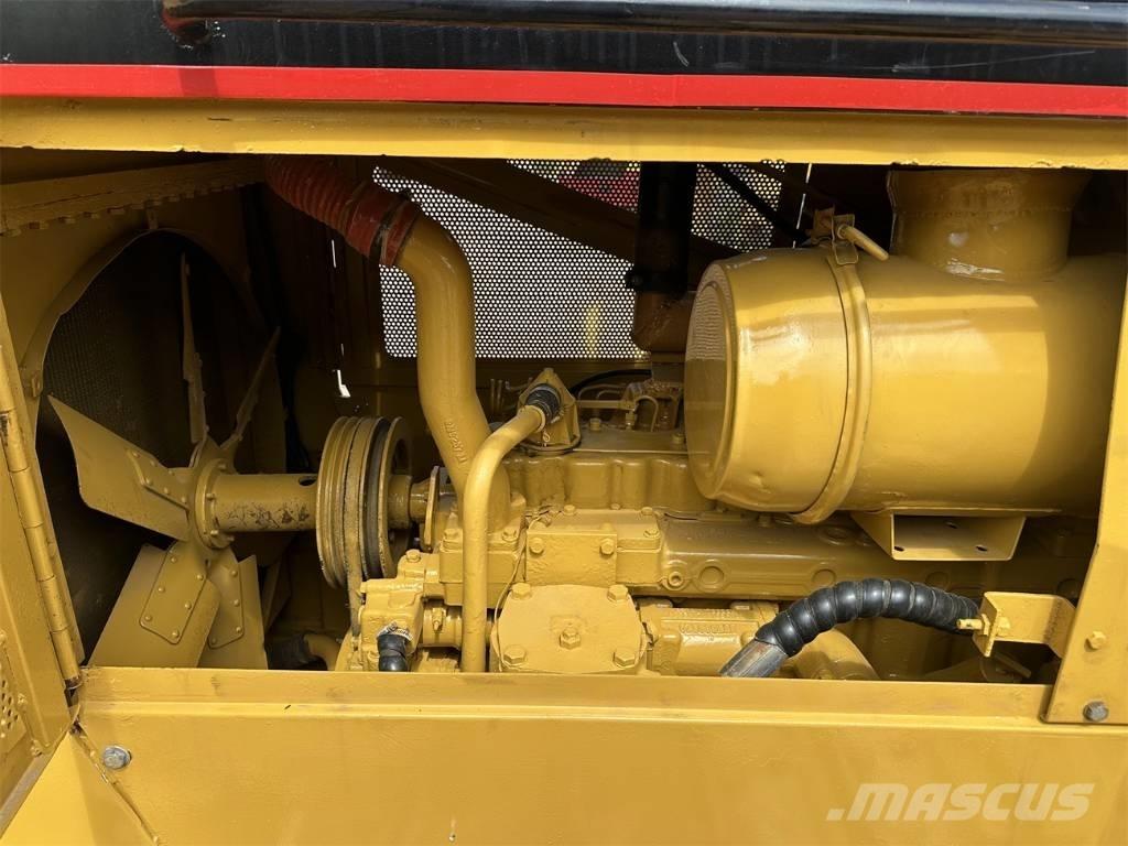CAT D 6 G Buldožeri guseničari