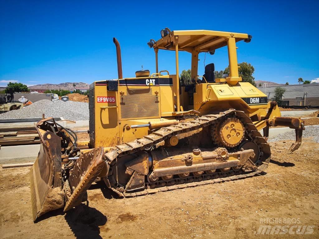CAT D 6 M XL Buldožeri guseničari