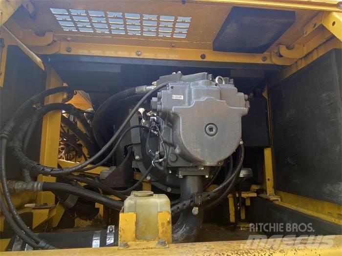 Komatsu PC450-8 Bageri guseničari