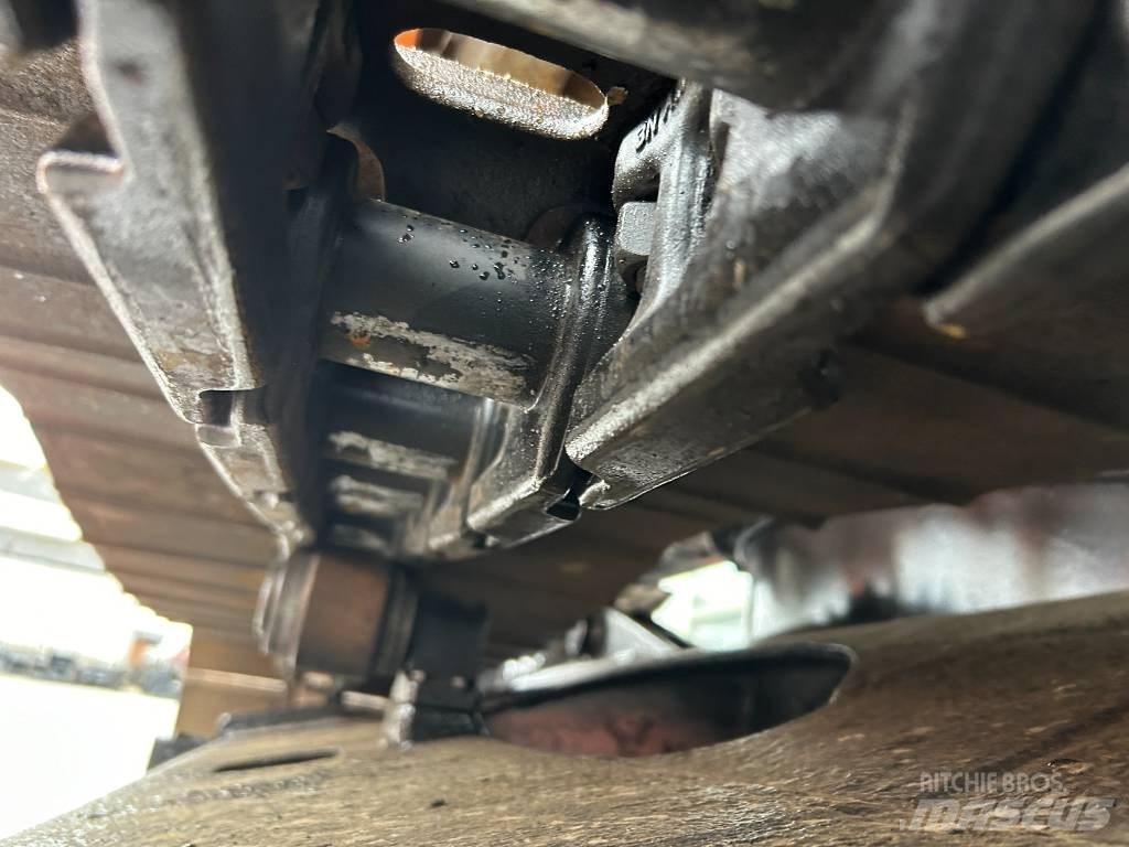 Hitachi ZX 135 US Bageri guseničari