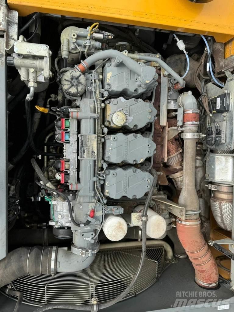 Liebherr LH 30 M Bageri za prenos primarnih/sekundarnih sirovina