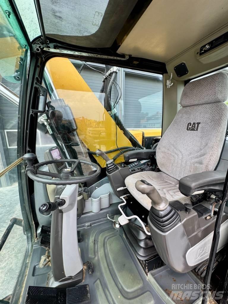 CAT M322D Bageri točkaši