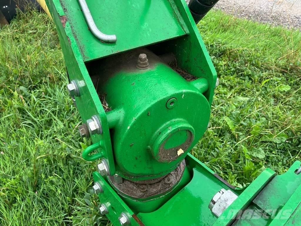 John Deere 1365 Kosilice sa postoljem za vuču