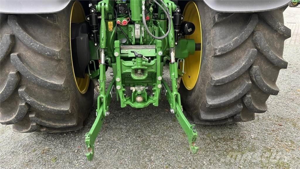 John Deere 6M240 Traktori