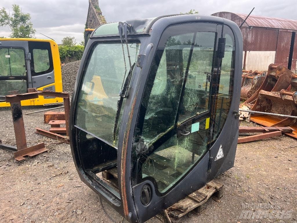 JCB JS220 Cabin / Cab Bageri guseničari