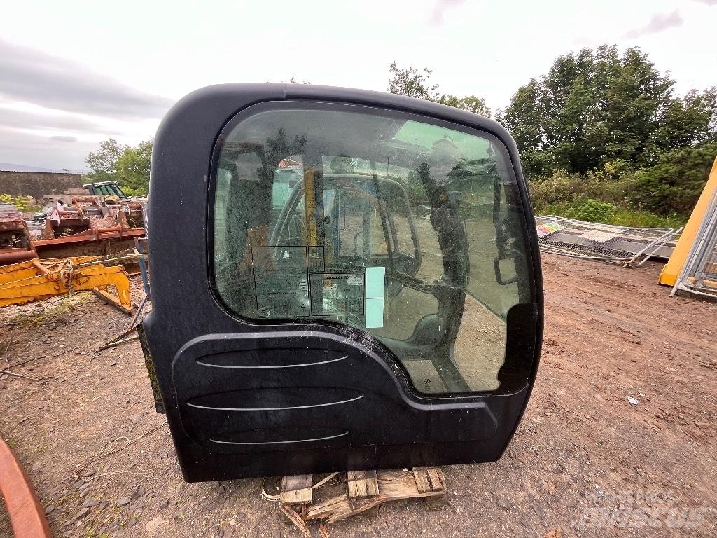JCB JS220 Cabin / Cab Bageri guseničari