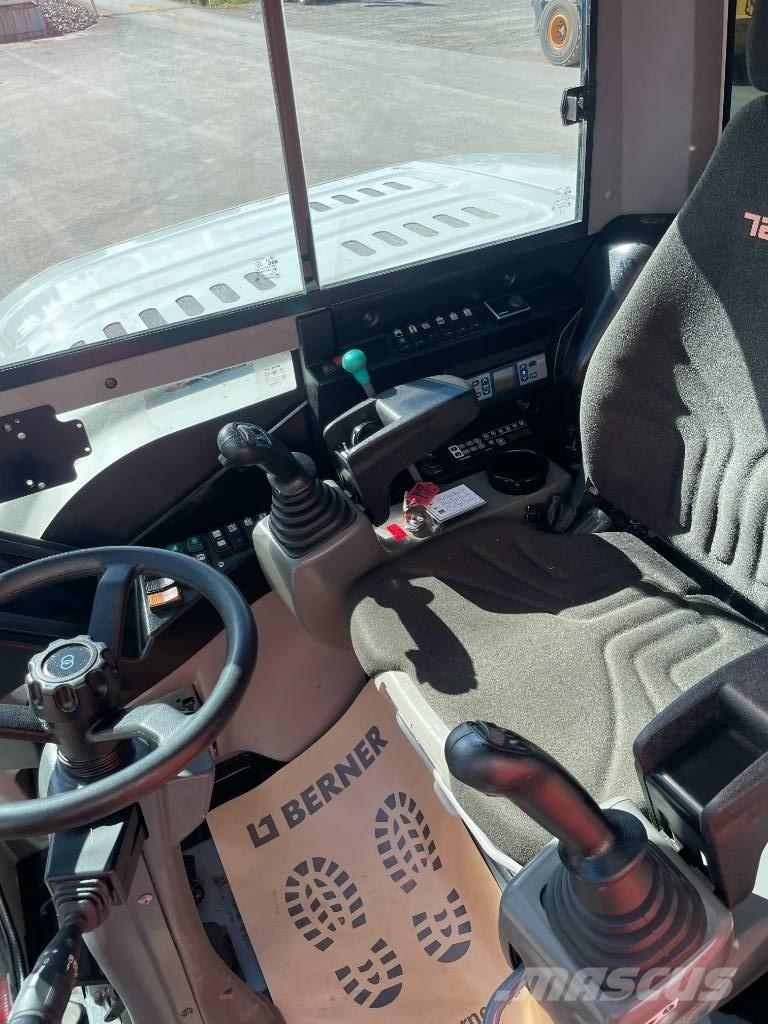 Takeuchi TB 295 W Bageri točkaši