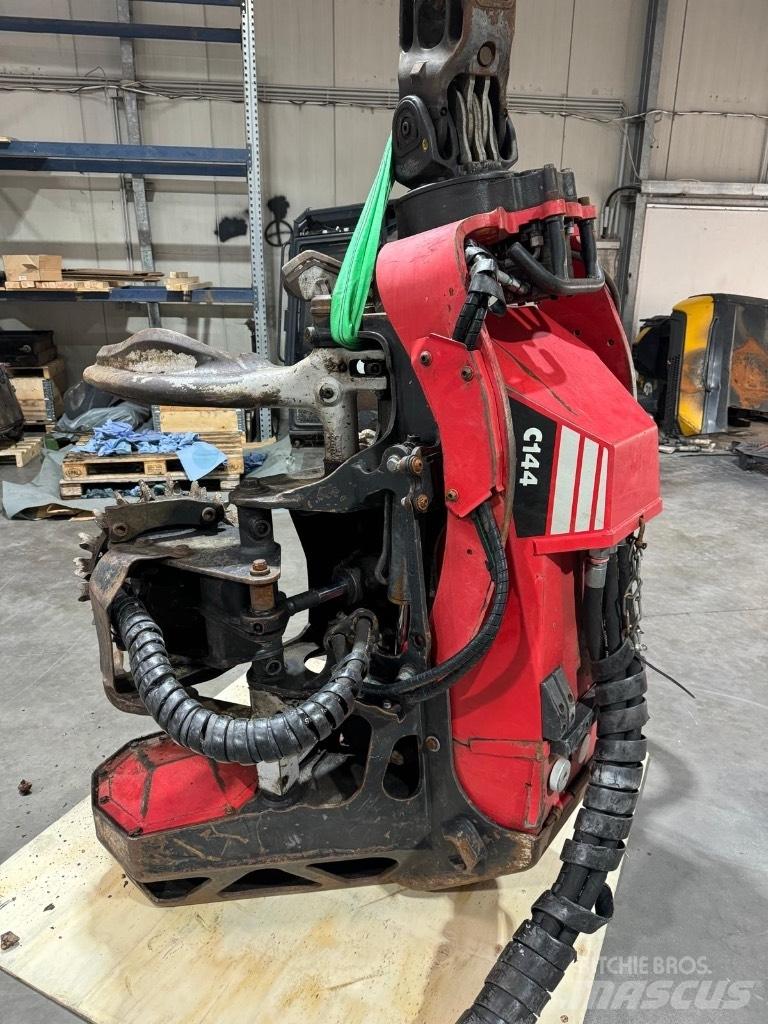 Komatsu C 144 Mašine za kleščenje grane stabla