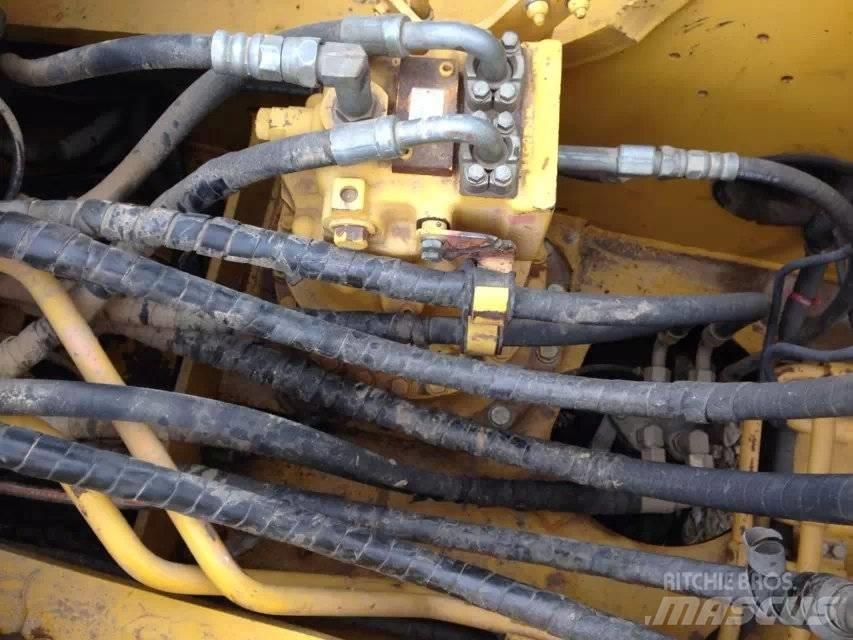 Komatsu pc220-7 Bageri guseničari