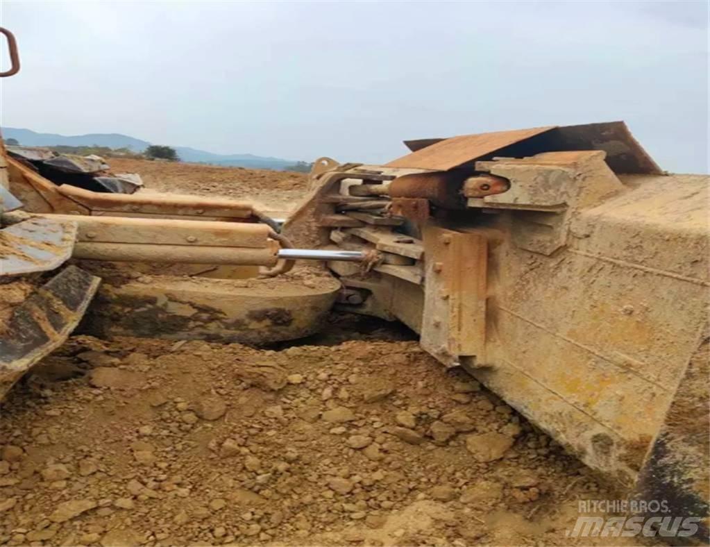 CAT D 6 N Buldožeri guseničari