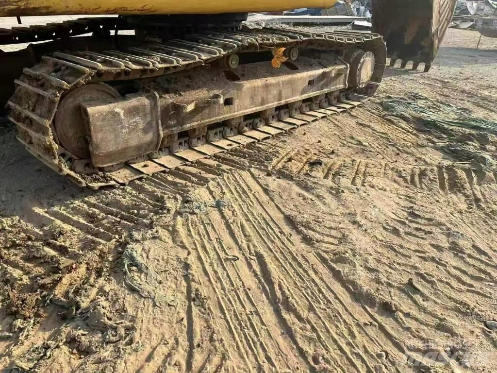 CAT 320 D2 Bageri guseničari
