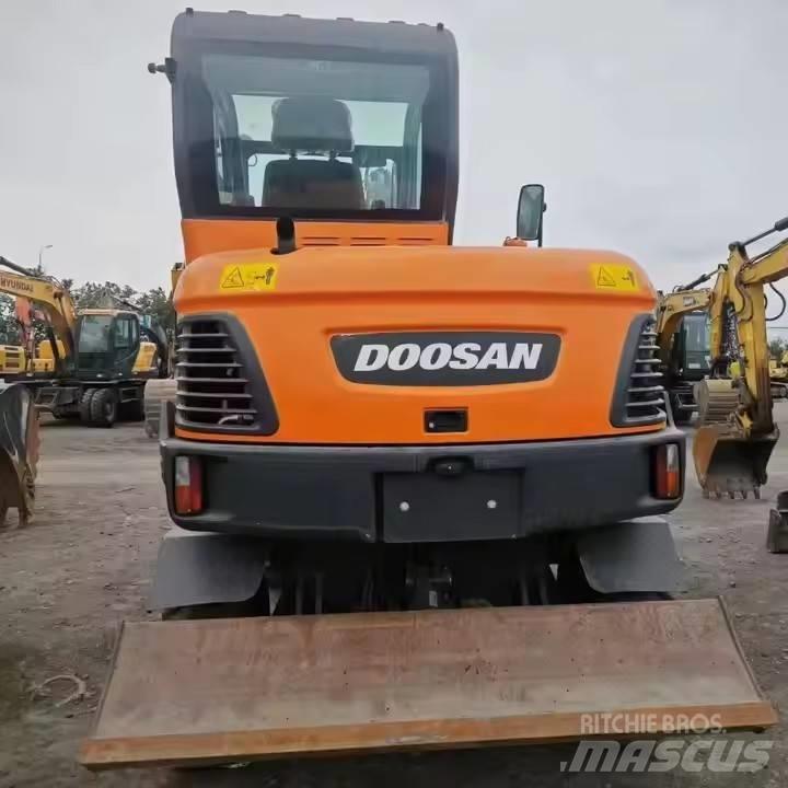 Doosan DX60W Bageri točkaši