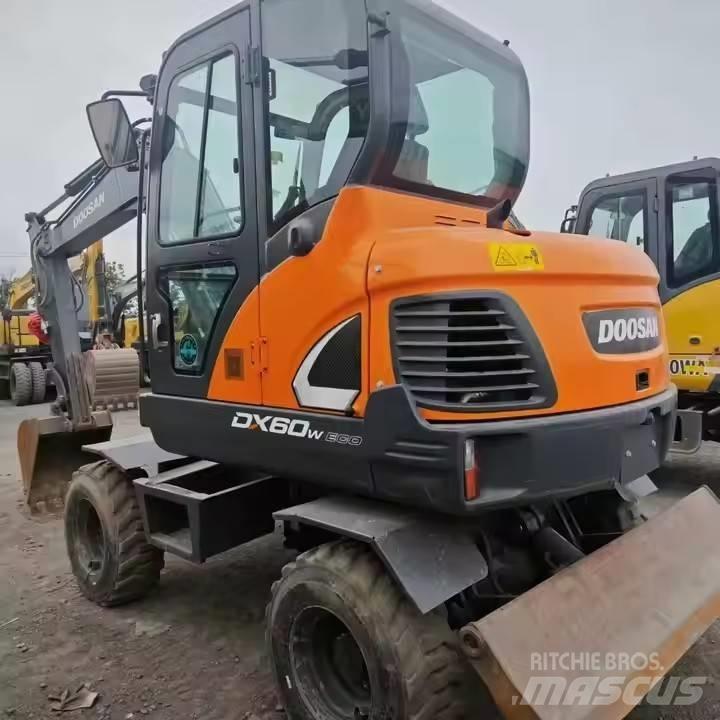 Doosan DX60W Bageri točkaši