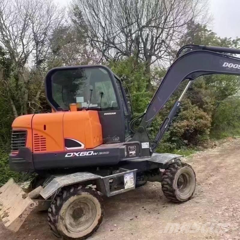 Doosan DX60W Bageri točkaši