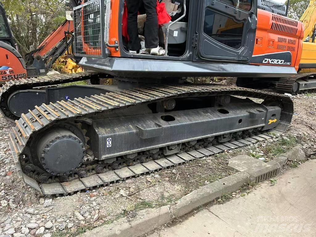 Doosan DX 300 Bageri guseničari