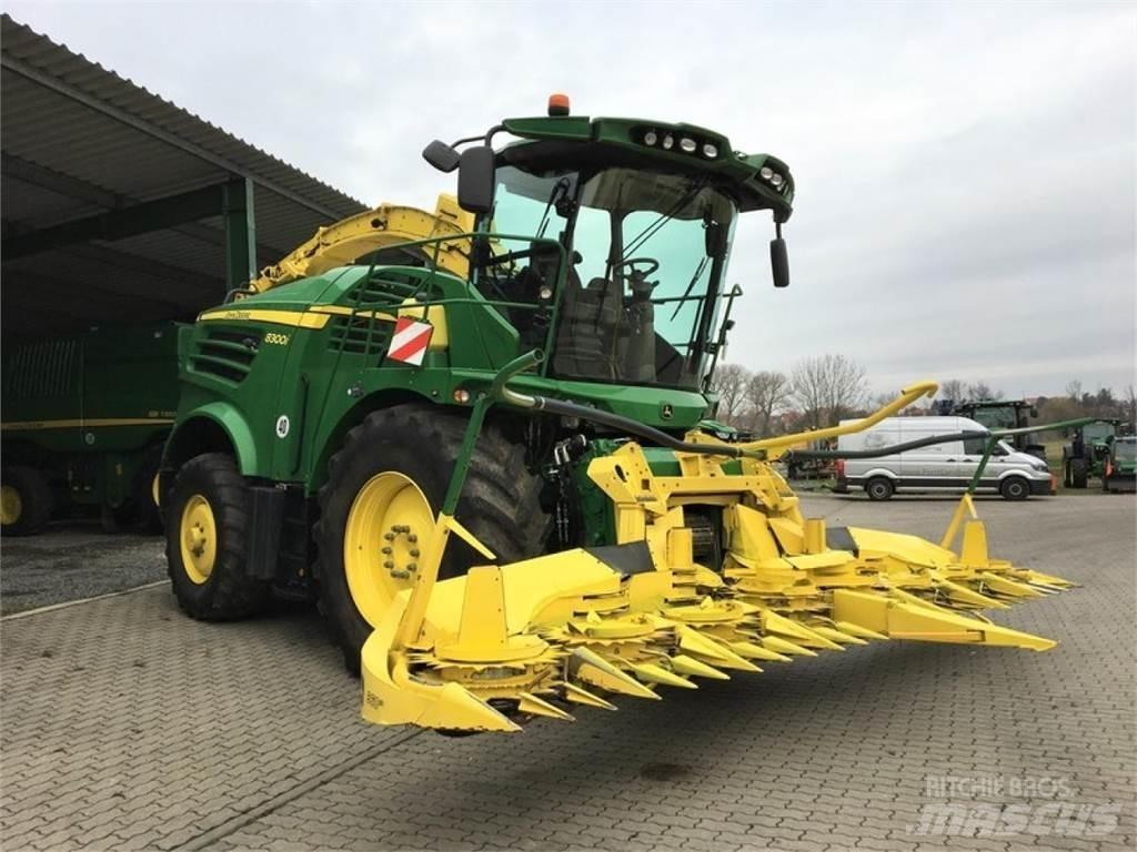 John Deere 8300i Mašine za stočnu hranu sa sopstvenim pogonom