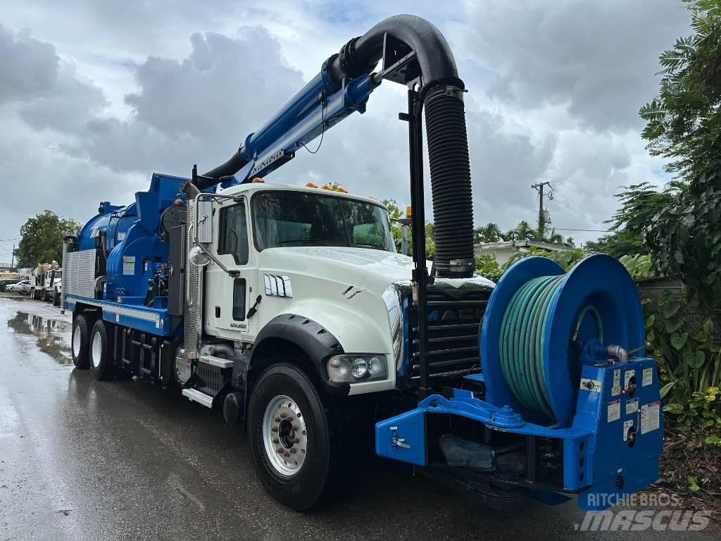 Mack GU713 Kombi vozila/ vakum kamioni