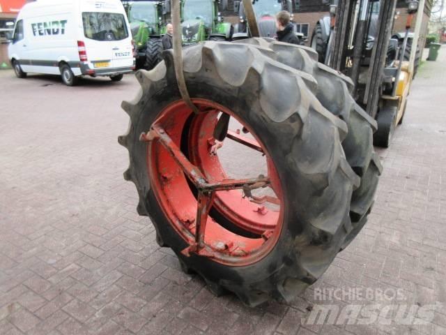 Goodyear 13.6/36 Gume, točkovi i felne
