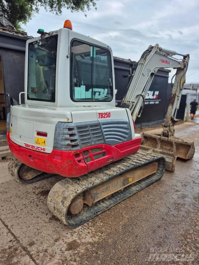 Takeuchi TB 250 Mini bageri < 7t